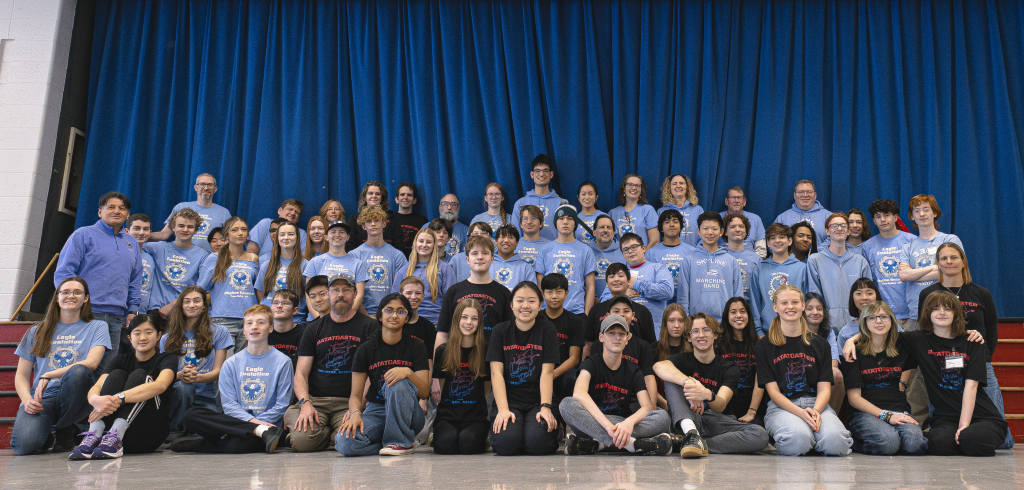 Teams 3322 and 10656 posing for a team photo